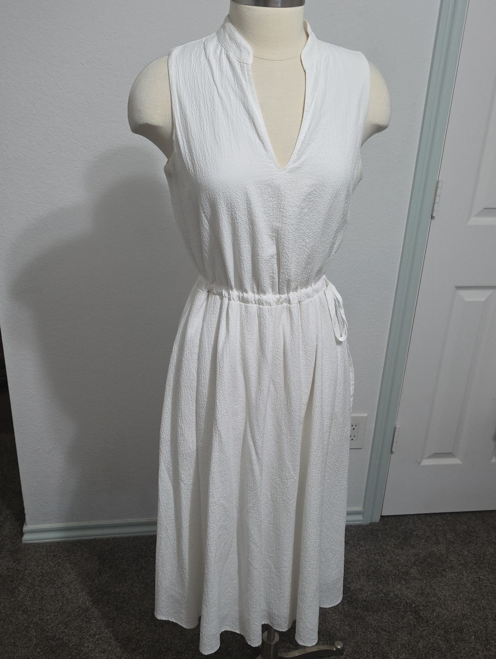 Anne Klein White Sleeveless V-Neck Midi Dress with Cinched Waist